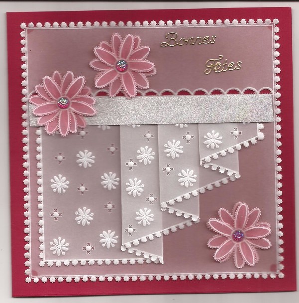 Drapé fleuri rouge et argent dentelle de papier